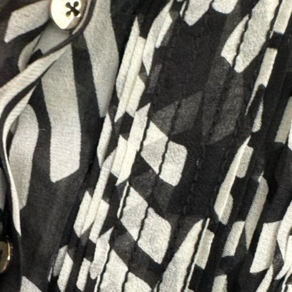 DVF Silk Floral Blouse Pleated Lightweight Button Up Pin Tuck Flowy Fairy Top 4 - Picture 11 of 16